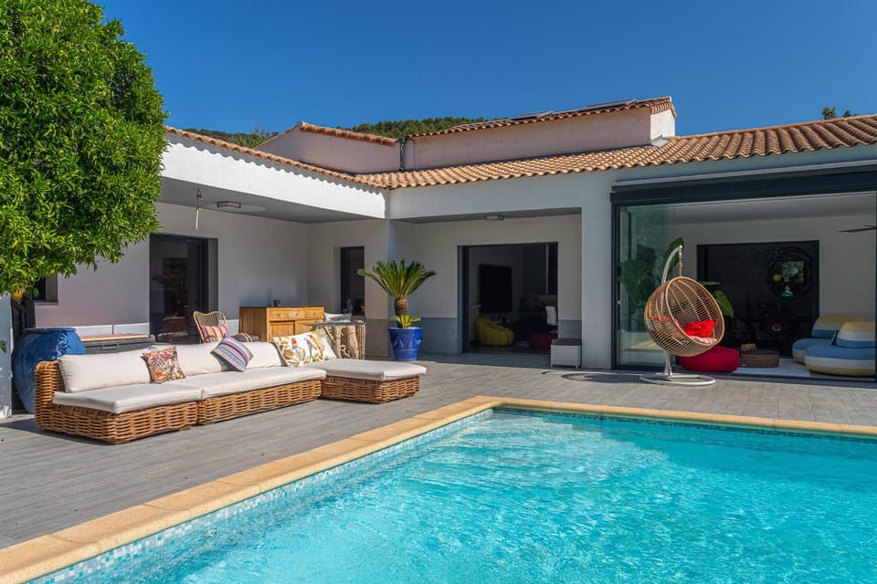 Property building, Patio, Day, Natural landscape, Living room, Pool view, Swimming pool, sunbed