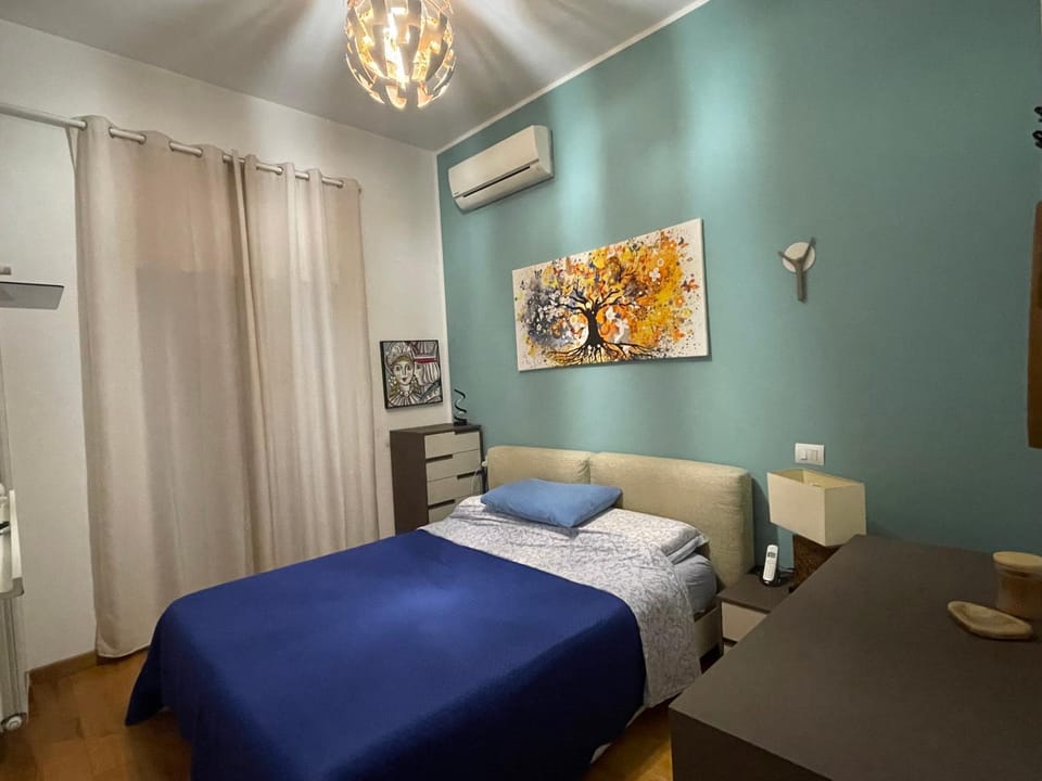 Bed, Photo of the whole room, Bedroom, air conditioner