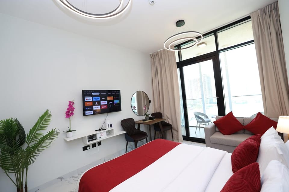 Bed, TV and multimedia, Balcony/Terrace, Living room, Bedroom