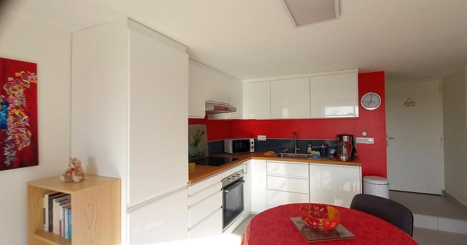 Kitchen or kitchenette, Dining area, dishwasher, oven, toaster