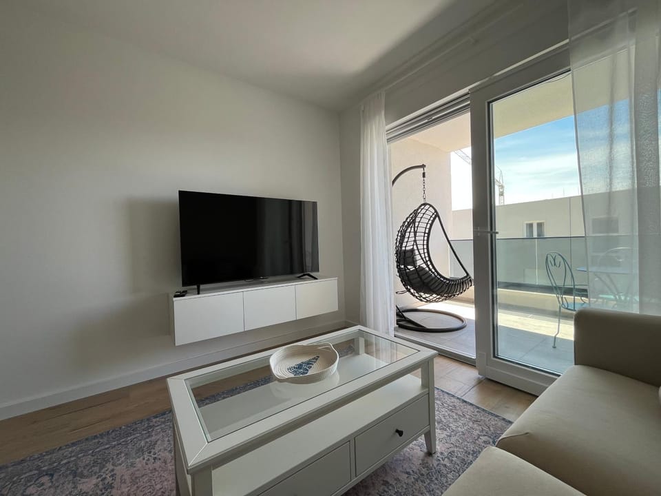 One-Bedroom Apartment with Private Beach Parking Apartment in Makarska