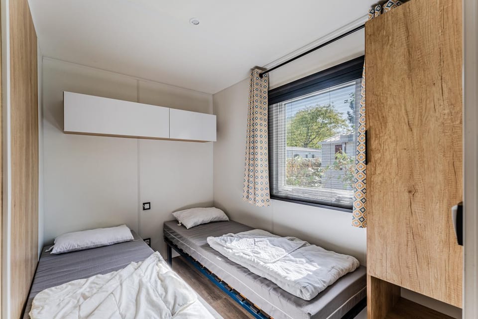 Property building, Living room, Bedroom