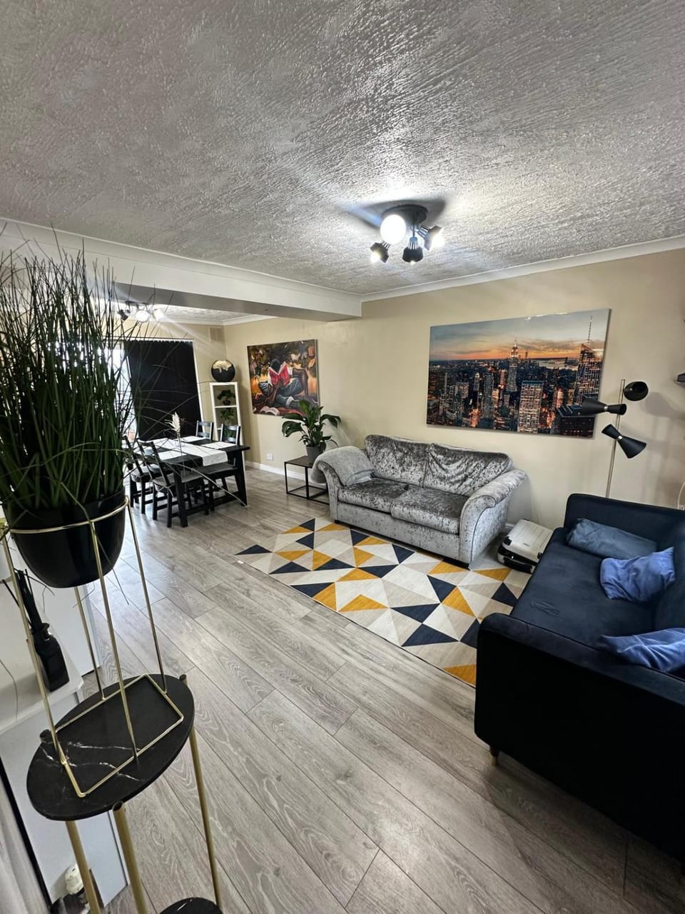 Contractor-Friendly 3-Bed Home in Strood, Kent with Free Parking House in Rochester