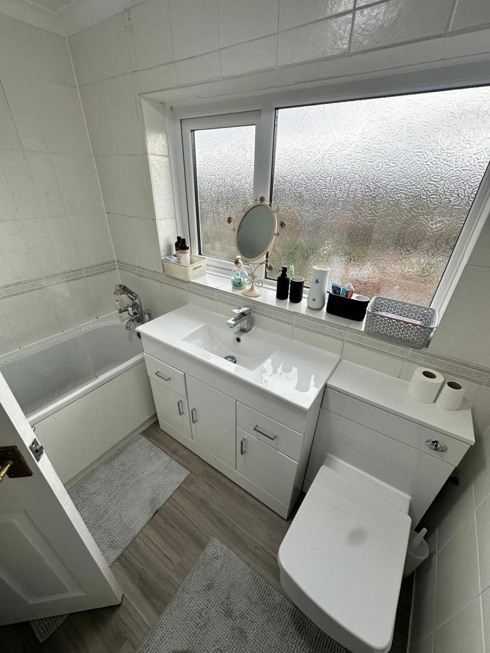 Contractor-Friendly 3-Bed Home in Strood, Kent with Free Parking House in Rochester