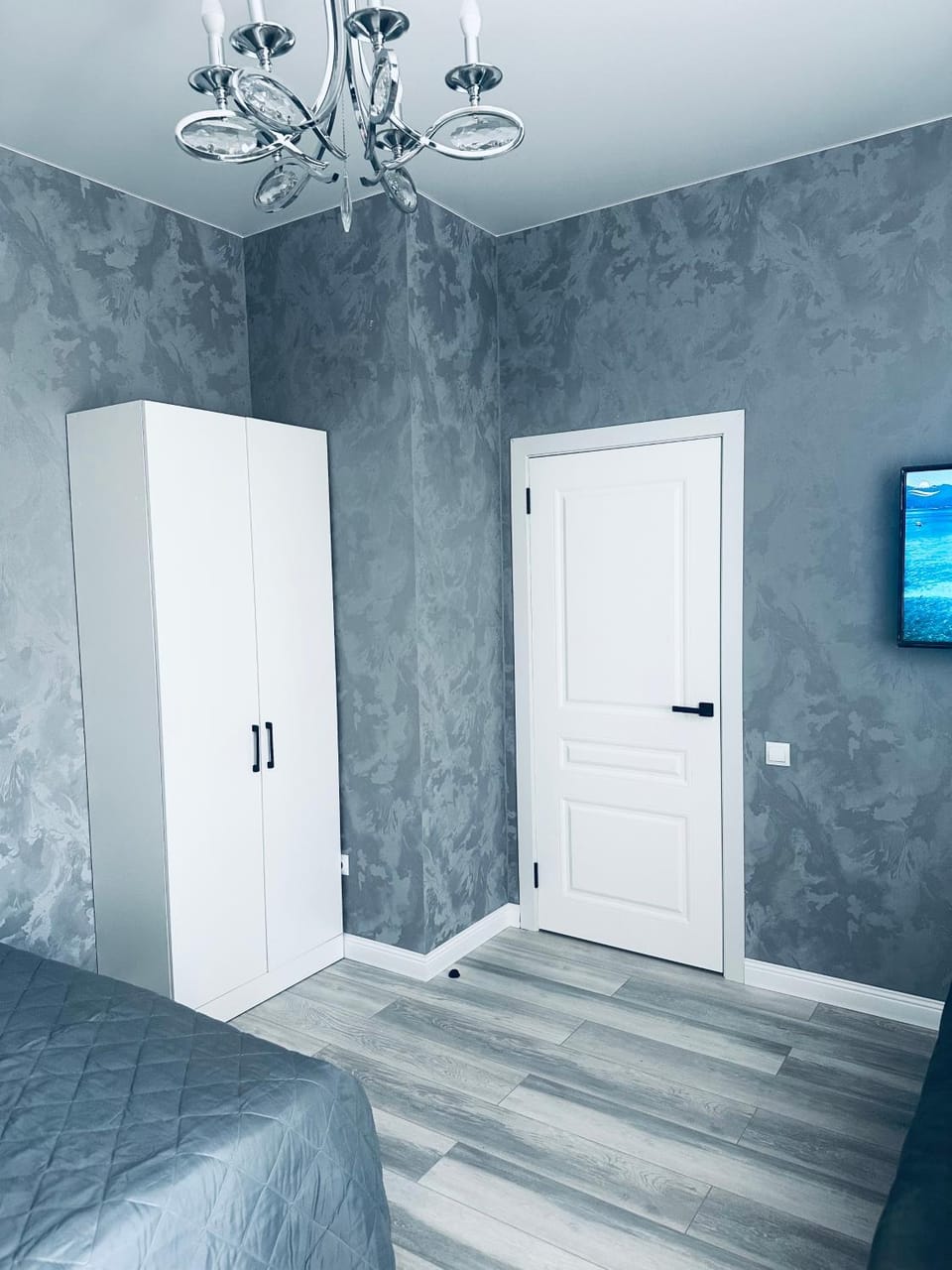 Photo of the whole room, wardrobe