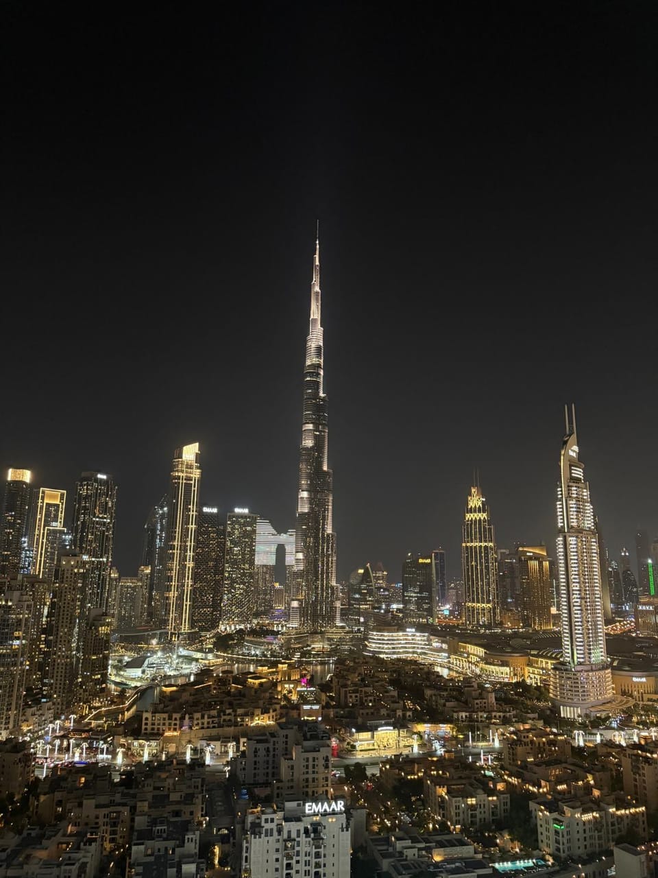 White House With Burj Views, Free Parking Apartment in Dubai