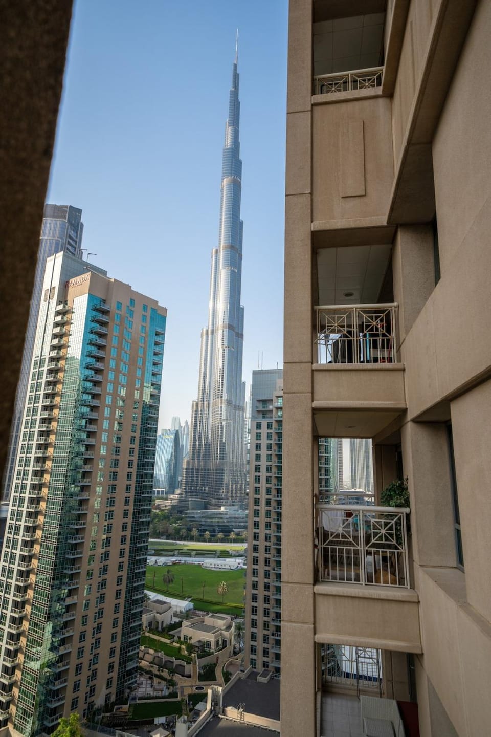 White House With Burj Views, Free Parking Apartment in Dubai