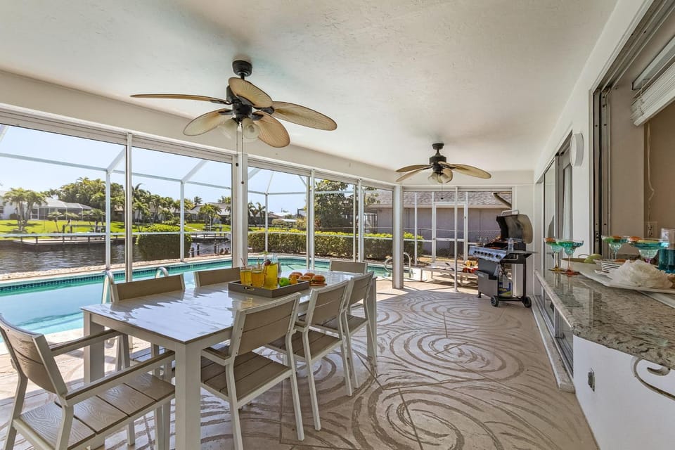 Heated Pool, Private Dock & Beach Essentials - Villa Seashell - Roelens House in Cape Coral