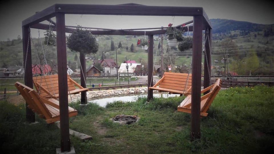 Cottage Ozerniy Nature lodge in Romania