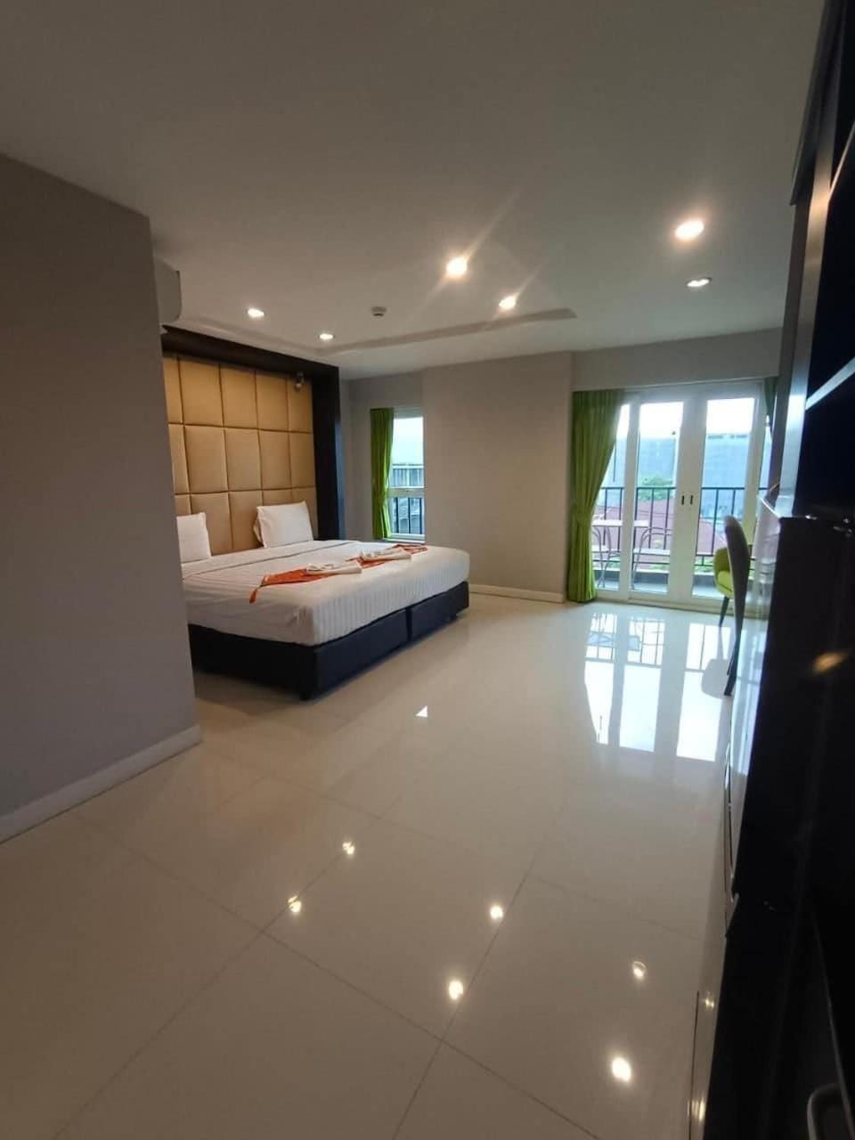 Bed, Balcony/Terrace, Photo of the whole room, Bedroom
