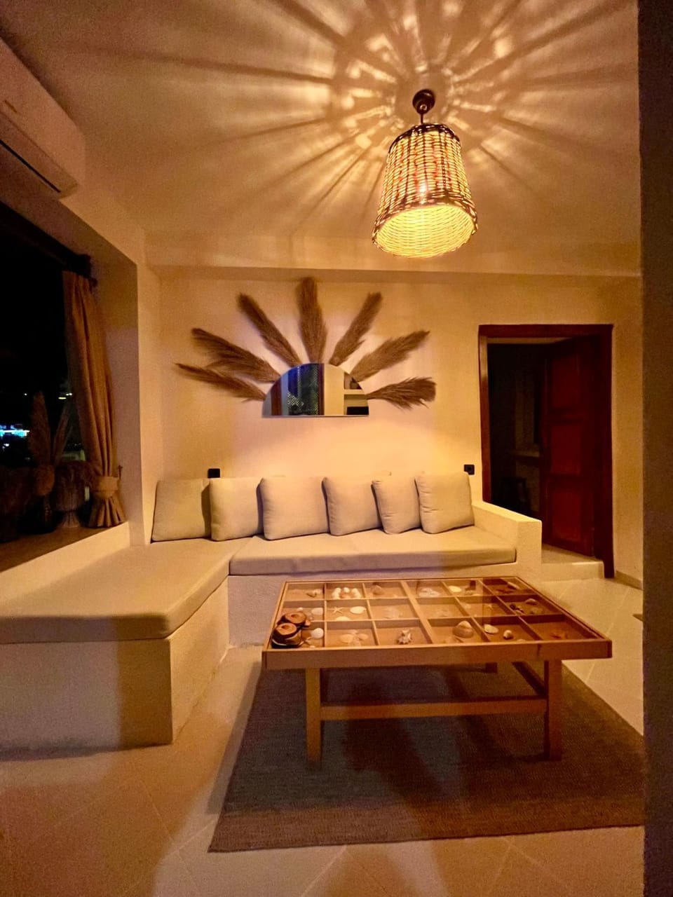 Living room, Photo of the whole room