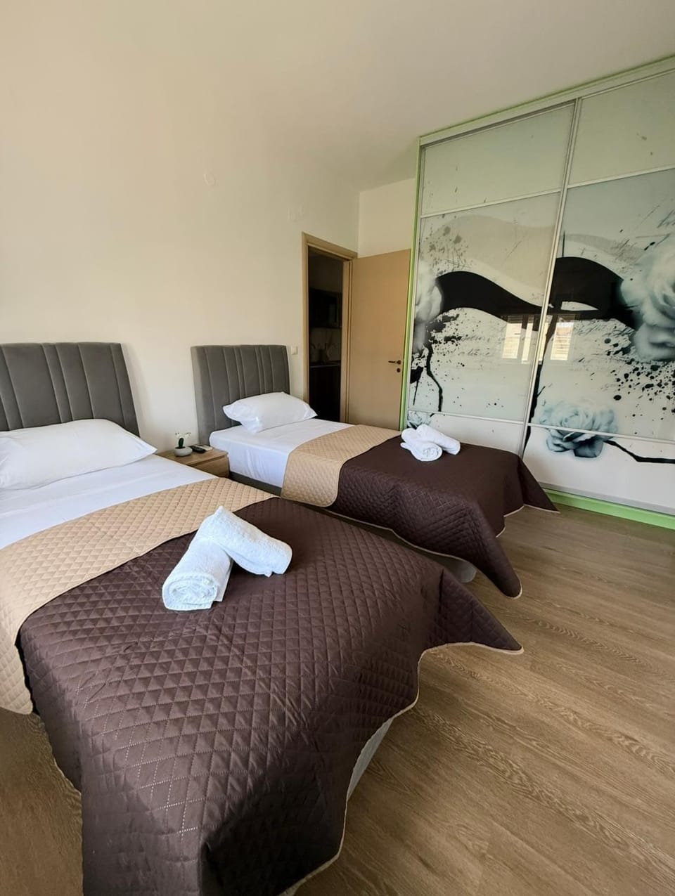 Bed, Photo of the whole room, Bedroom, towels