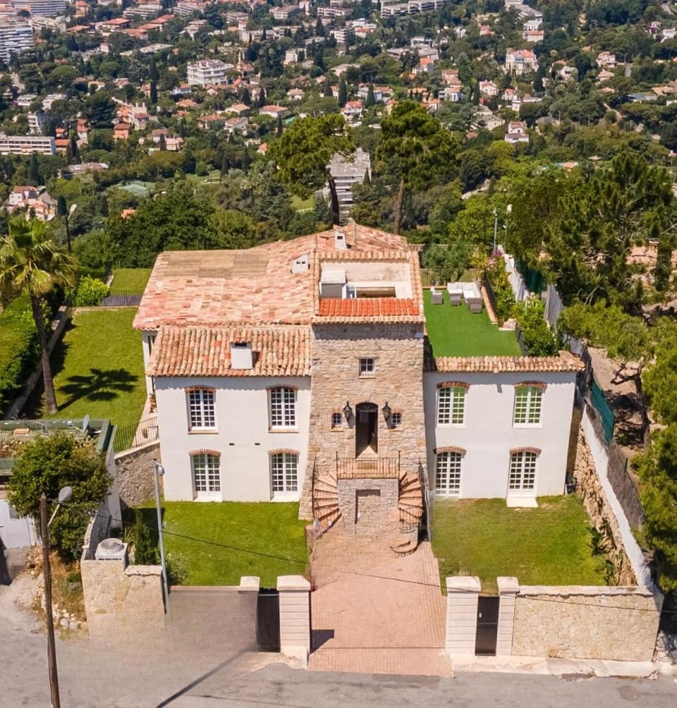 Villa exclusive au sommet de Cannes, 8 chambres, double piscine, vue sur la mer Villa in Cannes