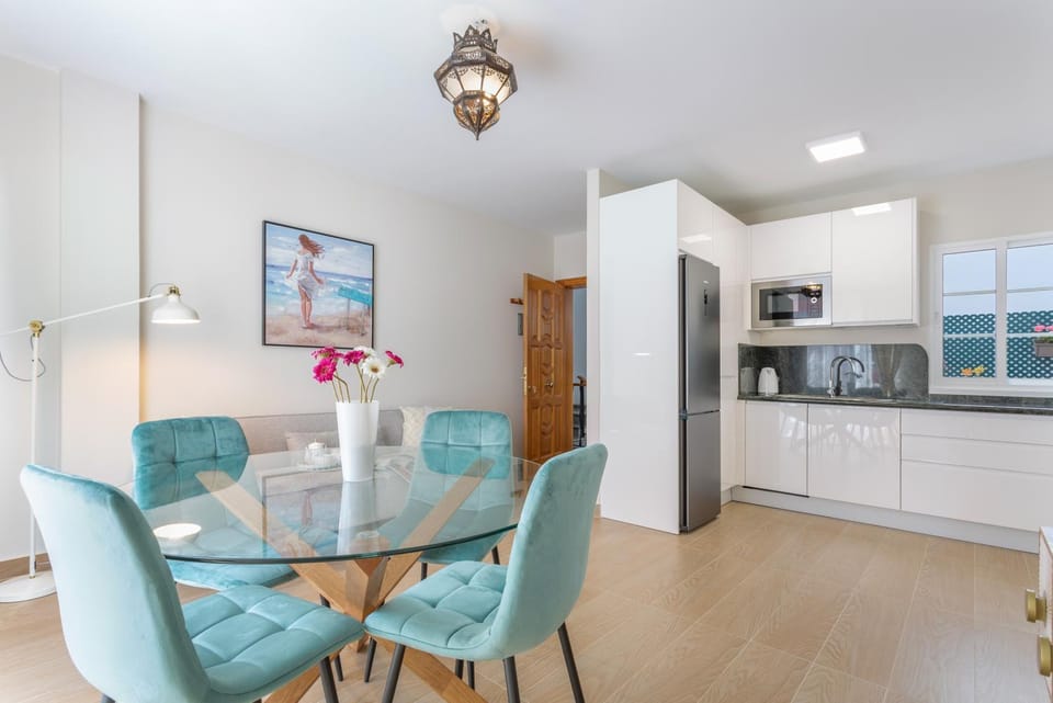 Property building, Kitchen or kitchenette, Living room