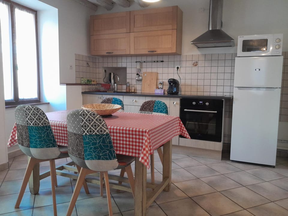 Au Chablis Serein House in Chablis