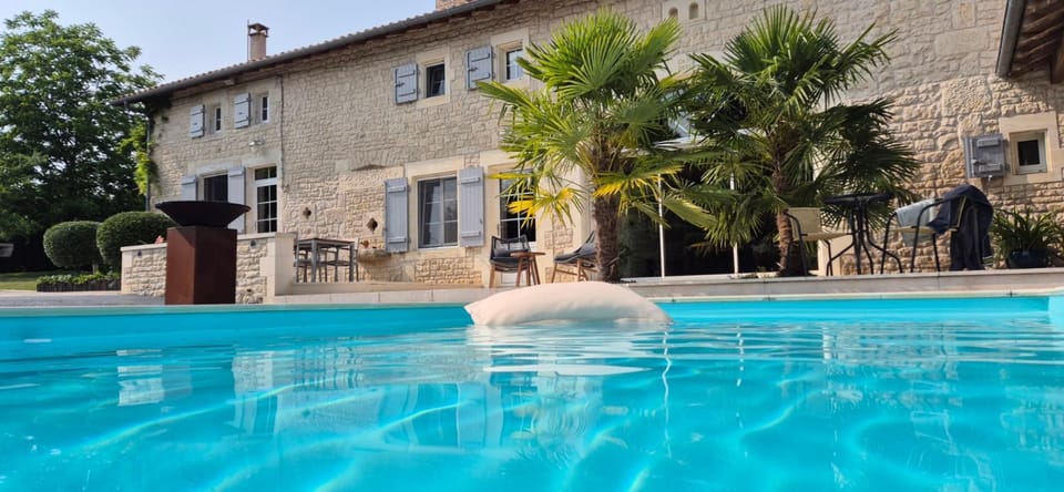 Property building, Day, Pool view, Swimming pool, sunbed