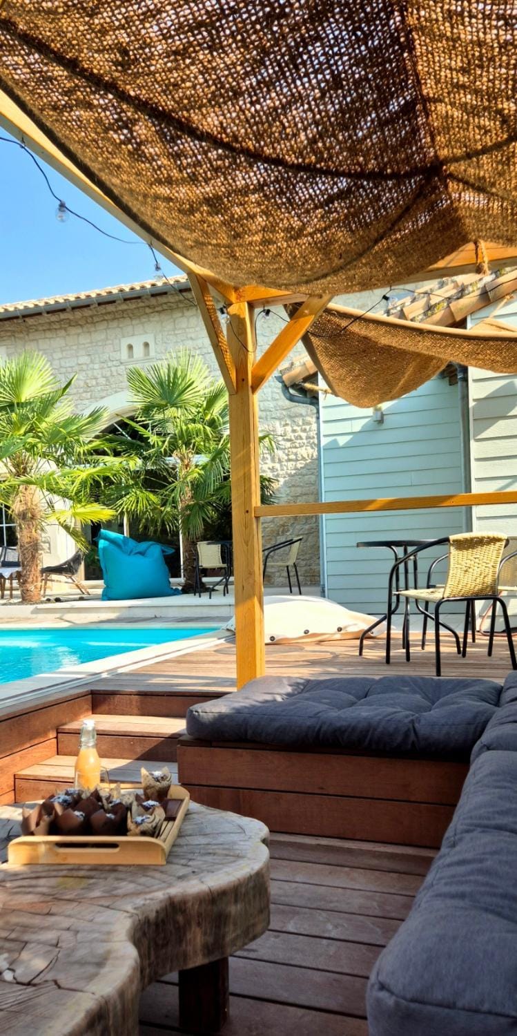 Patio, Day, Balcony/Terrace, Food and drinks, Food, Pool view, Swimming pool, sunbed