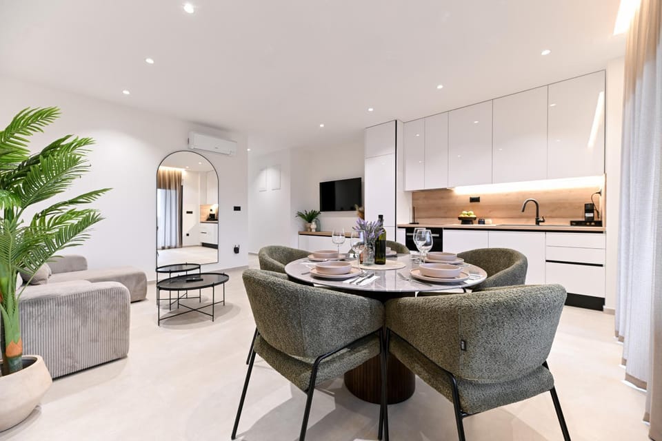 Luxury apartments Marlov with swimming pool and private parking Apartment in Šibenik-Knin County, Croatia