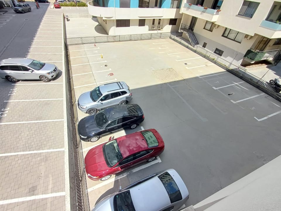 Bird's eye view, Parking