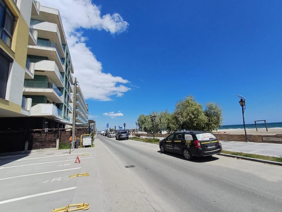 Day, Street view, Location