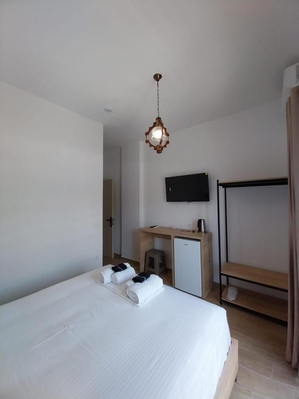 Bed, TV and multimedia, Bedroom, Garden view, Mountain view, Street view