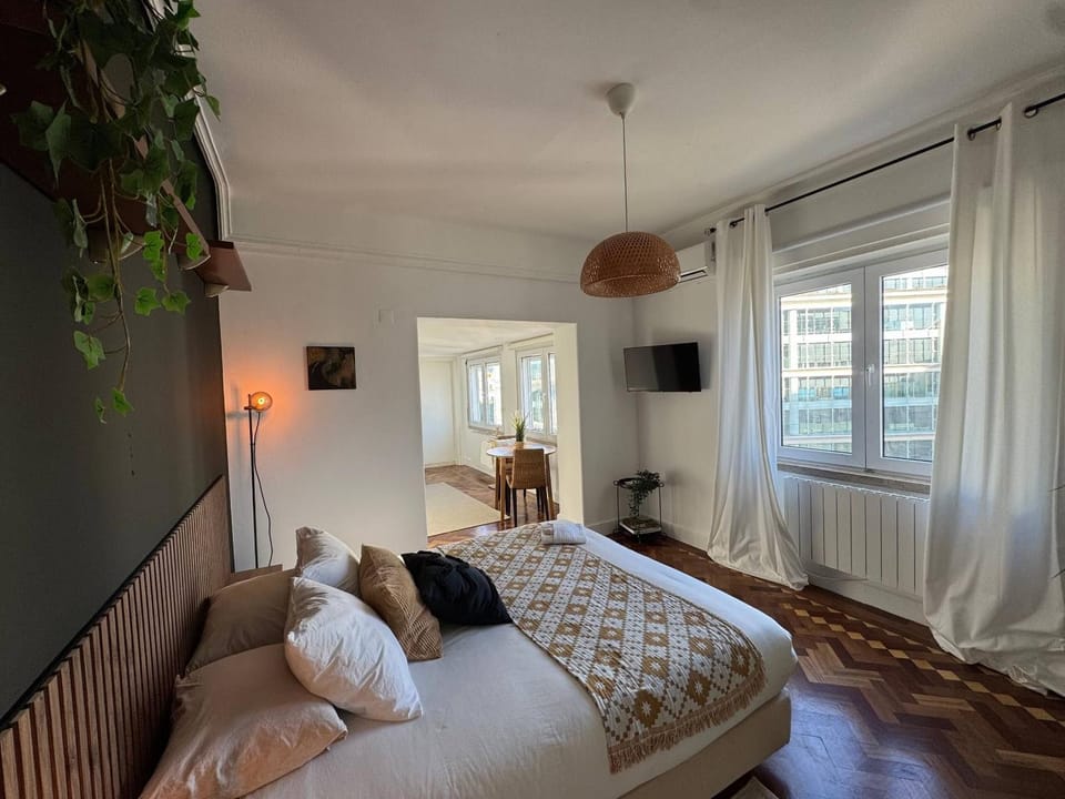 Photo of the whole room, Bedroom