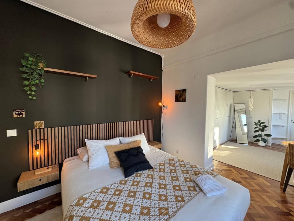Photo of the whole room, Bedroom