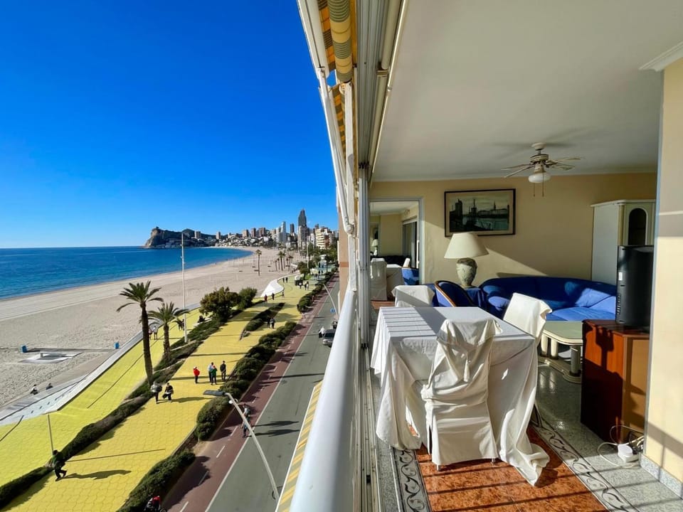 Montesol Poniente Seafront Apartment in Benidorm