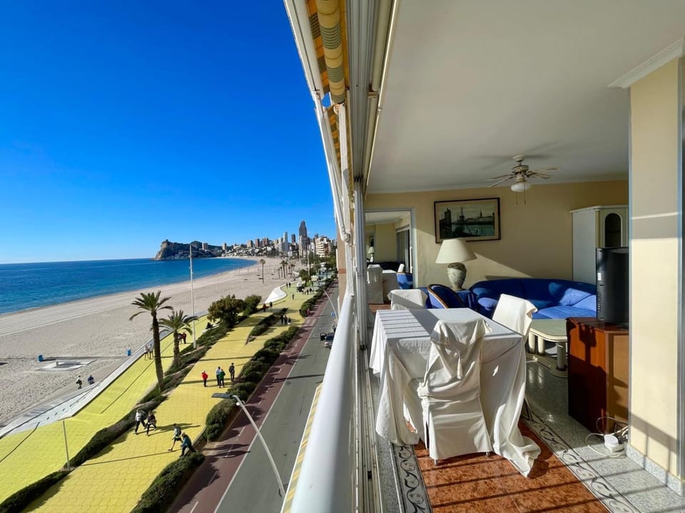 Montesol Poniente Seafront Apartment in Benidorm