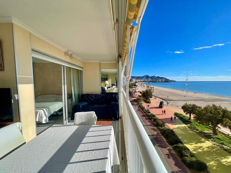 Montesol Poniente Seafront Apartment in Benidorm