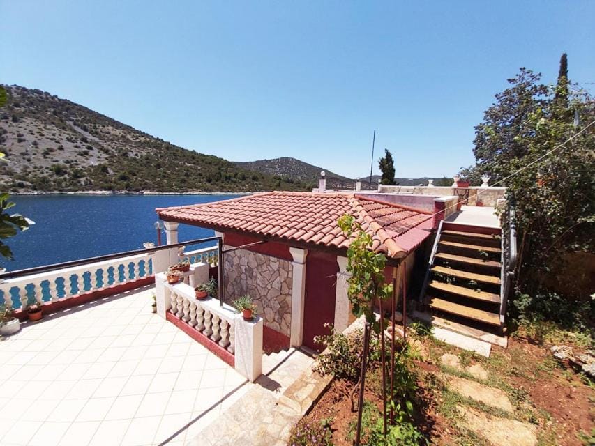 Apartments Carmen Vinisce Apartment in Split-Dalmatia County