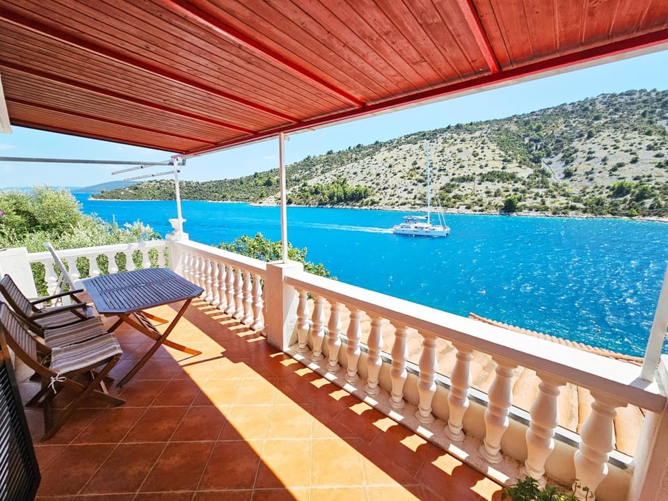 Apartments Carmen Vinisce Apartment in Split-Dalmatia County