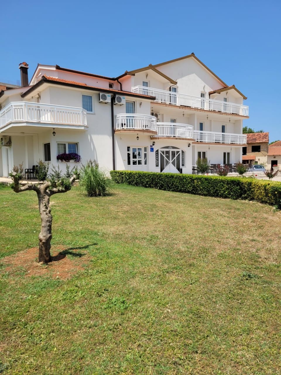 Property building, Spring, Day, Garden, Garden view