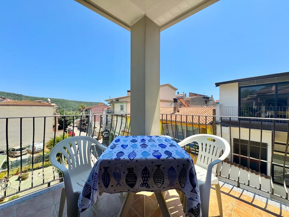 Property building, Balcony/Terrace, Dining area