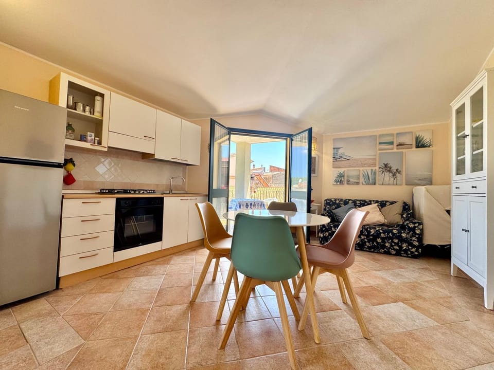 Kitchen or kitchenette, Living room, Dining area, oven, toaster