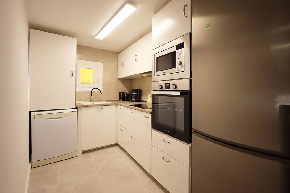 Kitchen or kitchenette, kitchen