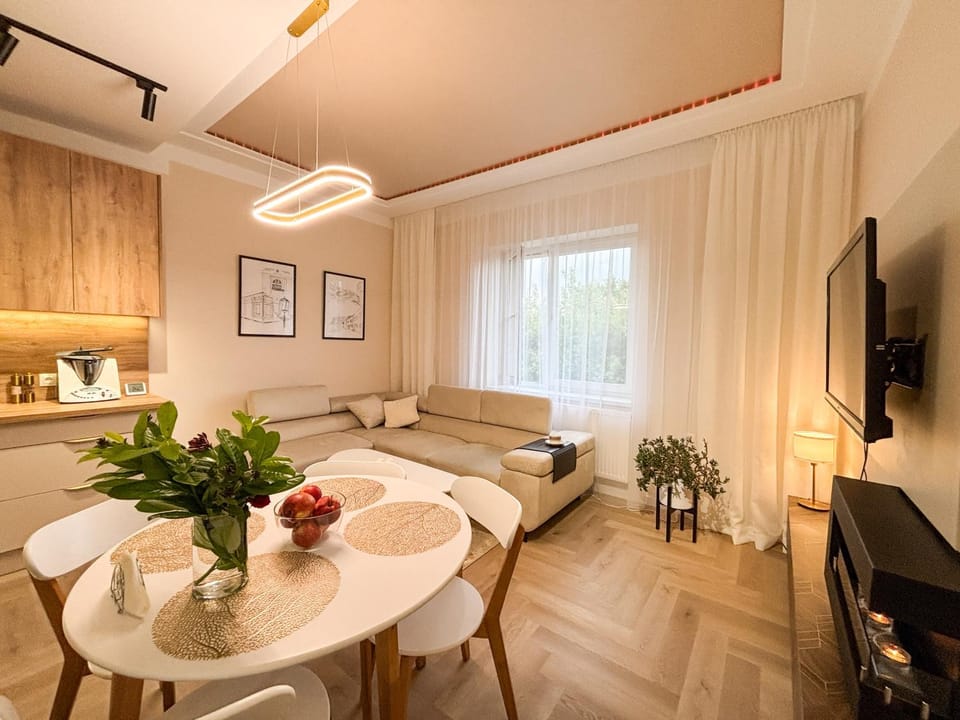 TV and multimedia, Living room, Dining area