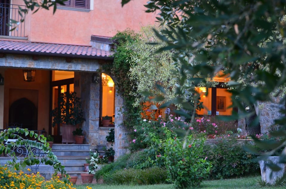 Property building, Facade/entrance, Garden