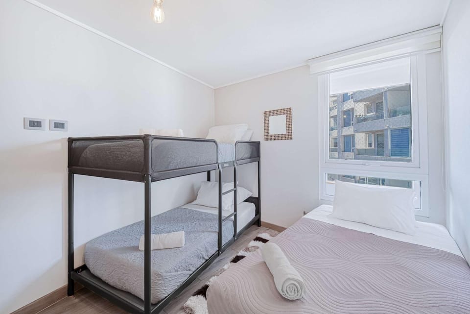 Bedroom, bunk bed