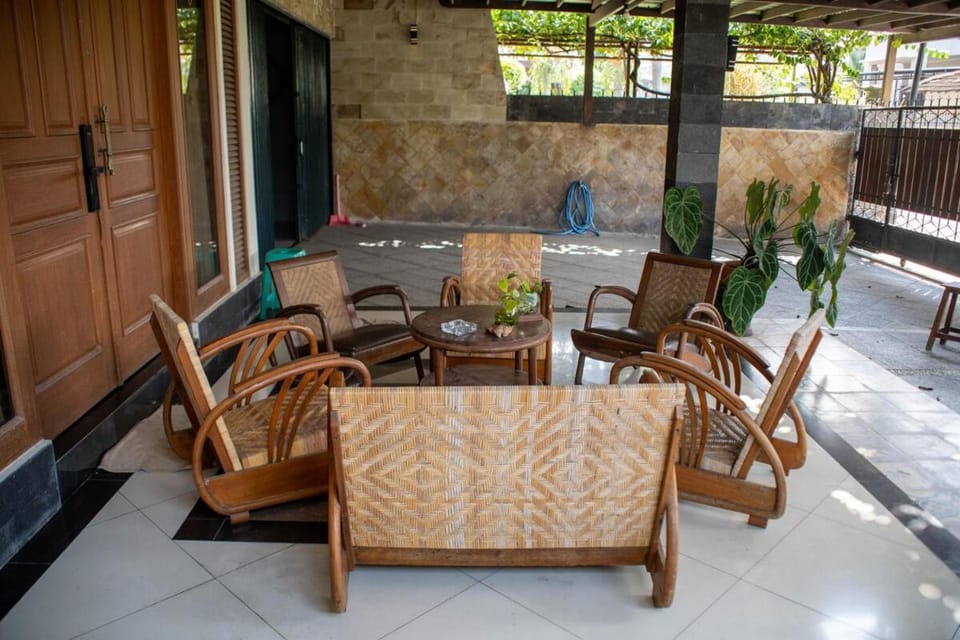 Day, Seating area