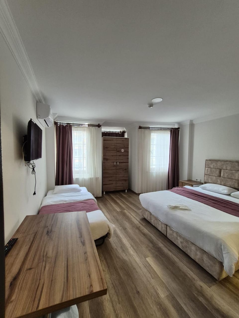 Bed, TV and multimedia, Bedroom, wardrobe, air conditioner