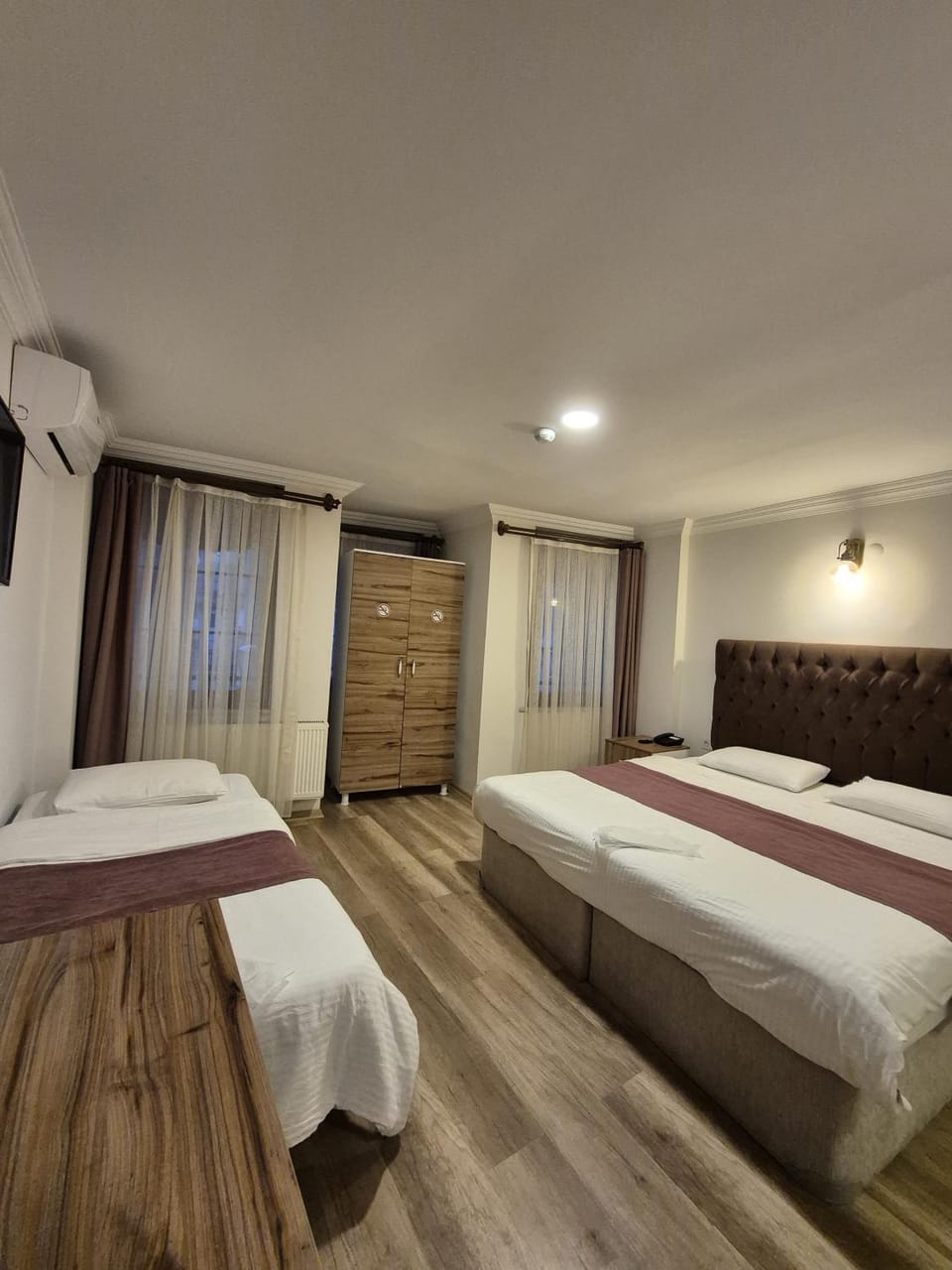 Bed, Bedroom, wardrobe, air conditioner