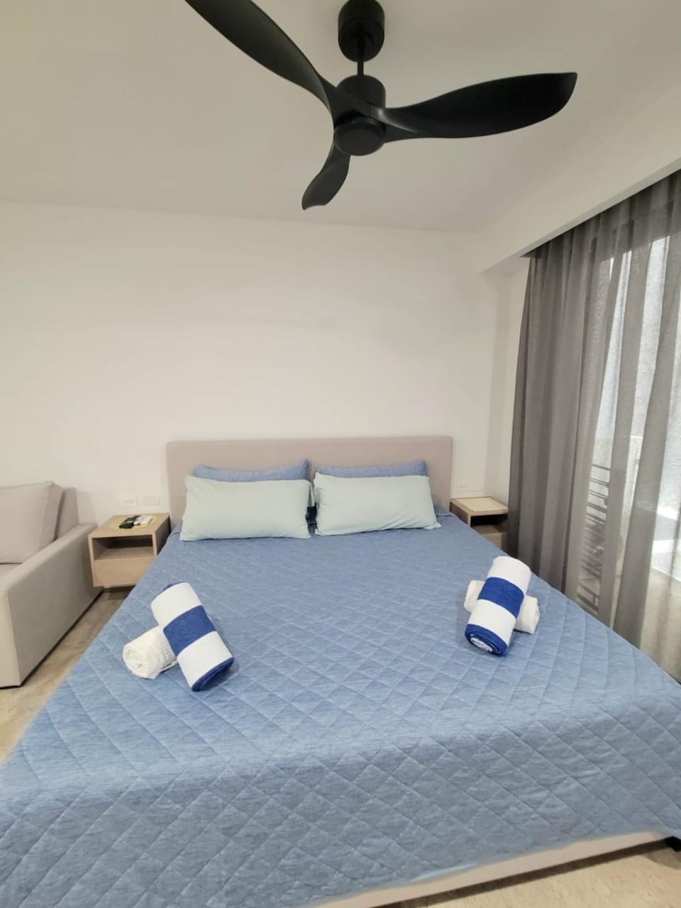 Bed, Photo of the whole room, Bedroom, towels