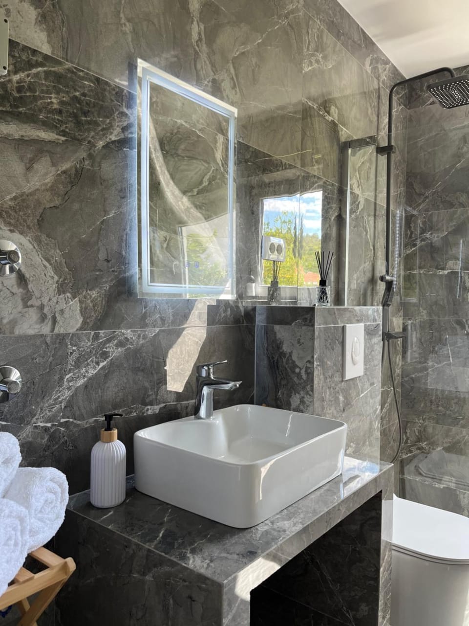 Apartments Silenzio Bed and Breakfast in Stari Grad