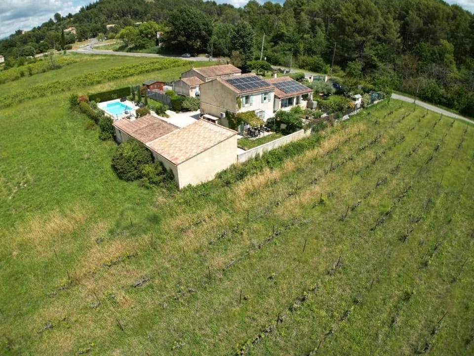 appartement avec piscine commune le chêne blc House in Apt