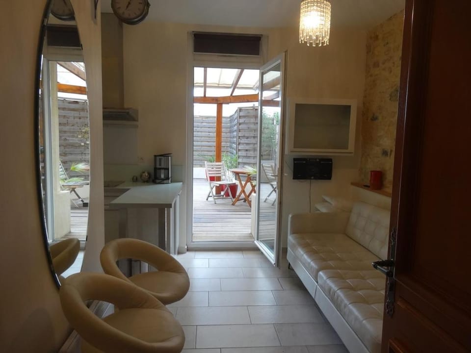 Apartment with large terrace, ground floor Apartment in Narbonne