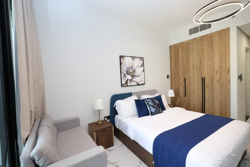 Photo of the whole room, Bedroom, wardrobe
