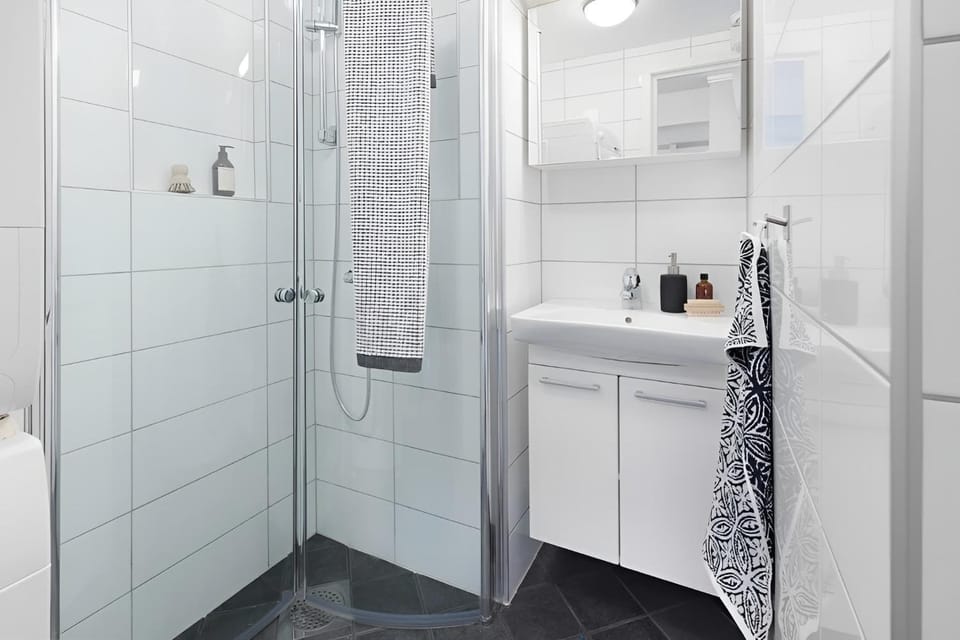 Shower, Bathroom, towels