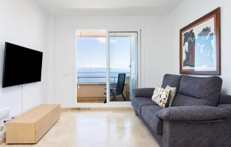 Los Gigantes,luxury aircon, views and pools Apartment in Canary Islands