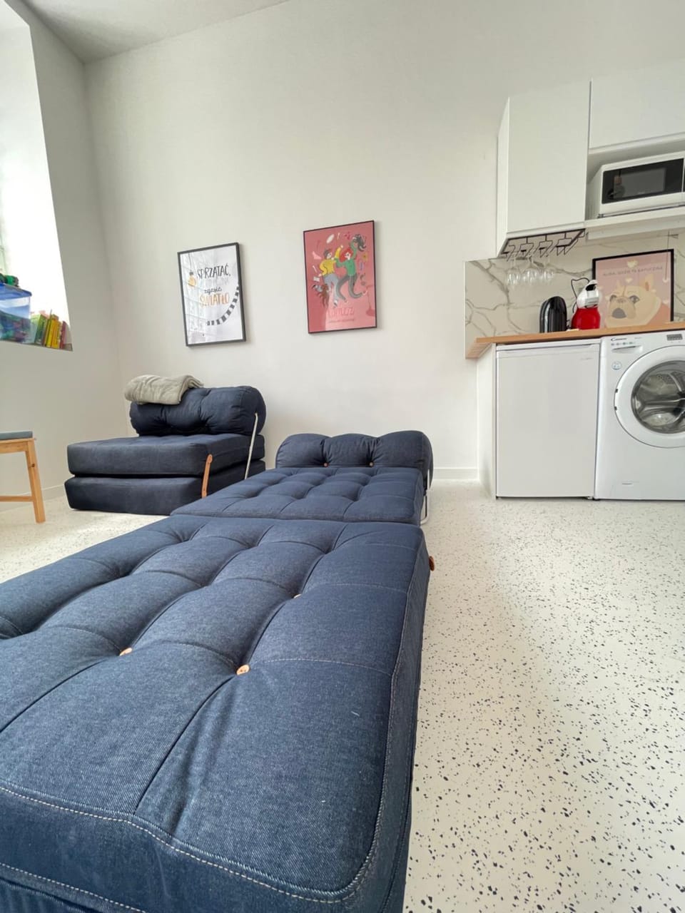 Kitchen or kitchenette, Seating area, washing machine